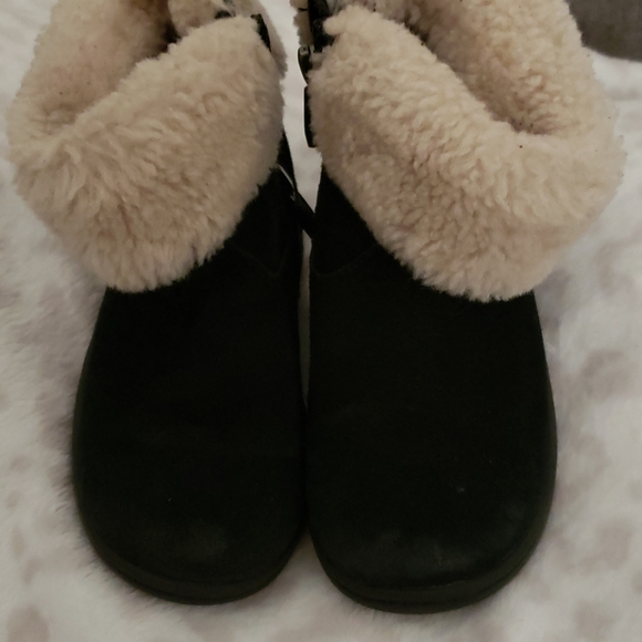 Toddler Ugg Boots - Picture 2 of 4